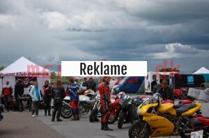 Kør motorcykel på bane Kør motorcykel på bane