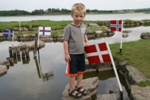 Hele verden er kastet i Klejtrup Sø Hele verden er kastet i Klejtrup Sø